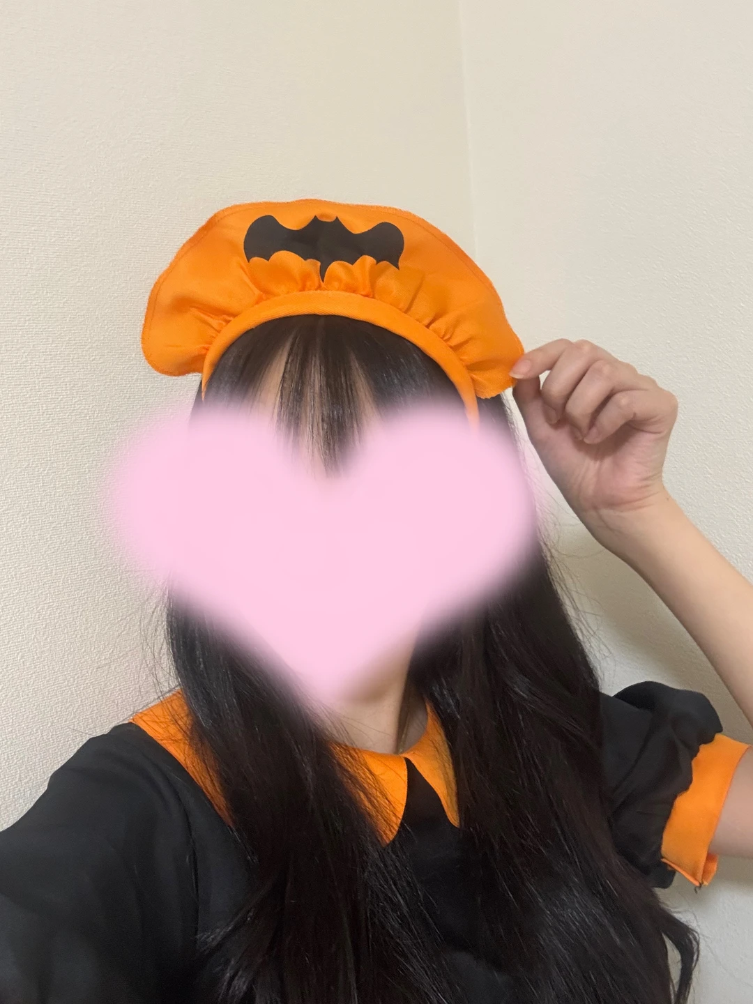 出勤しました〜☺️ ハロウィンコスプレ開催中だよ🎃 お部屋にやってコスプレ違うか…画像