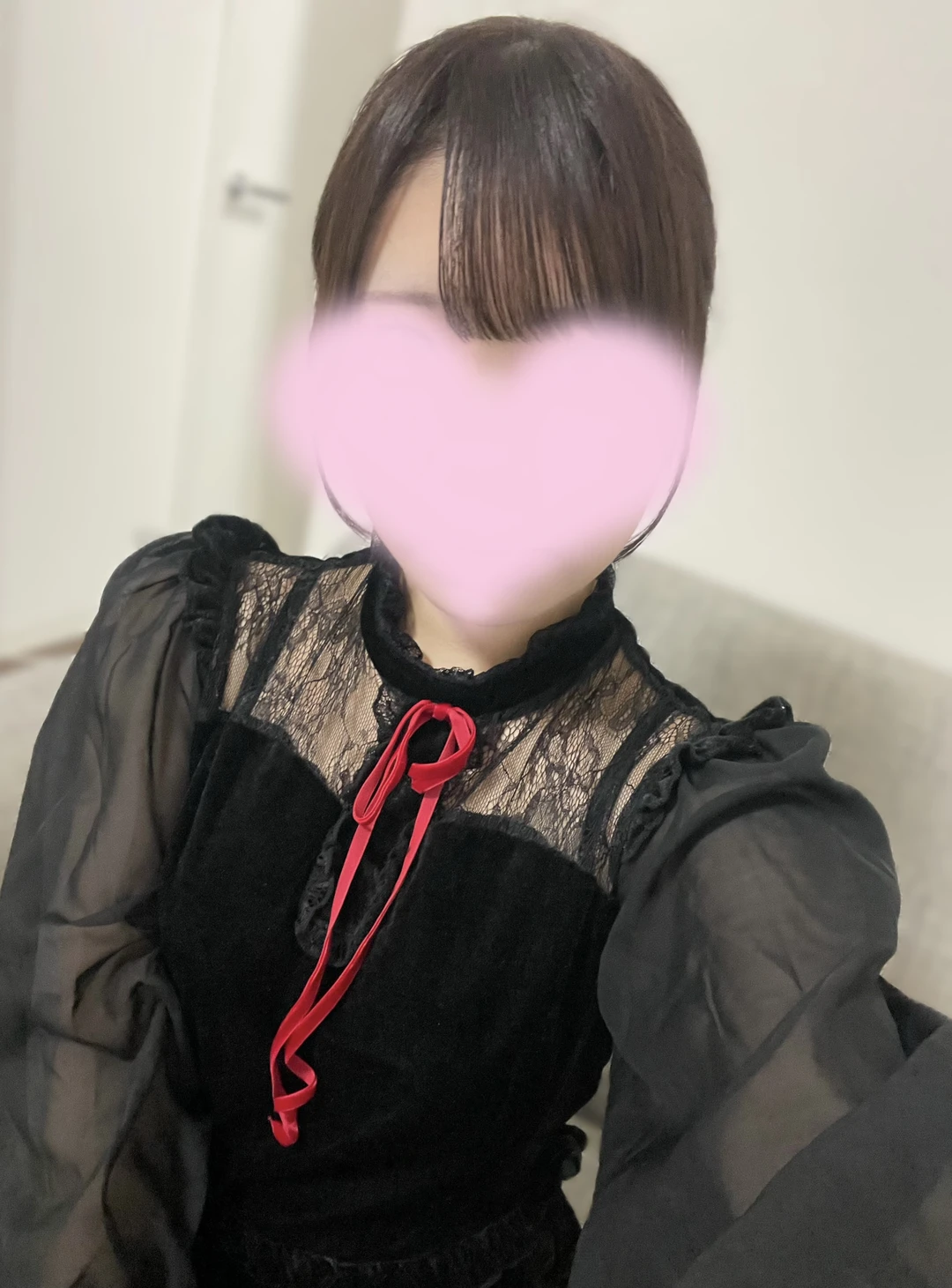 こんばんは🌙 明日【10/27(火)13-17時】出勤です！ 最近は寒暖差が大き…の画像